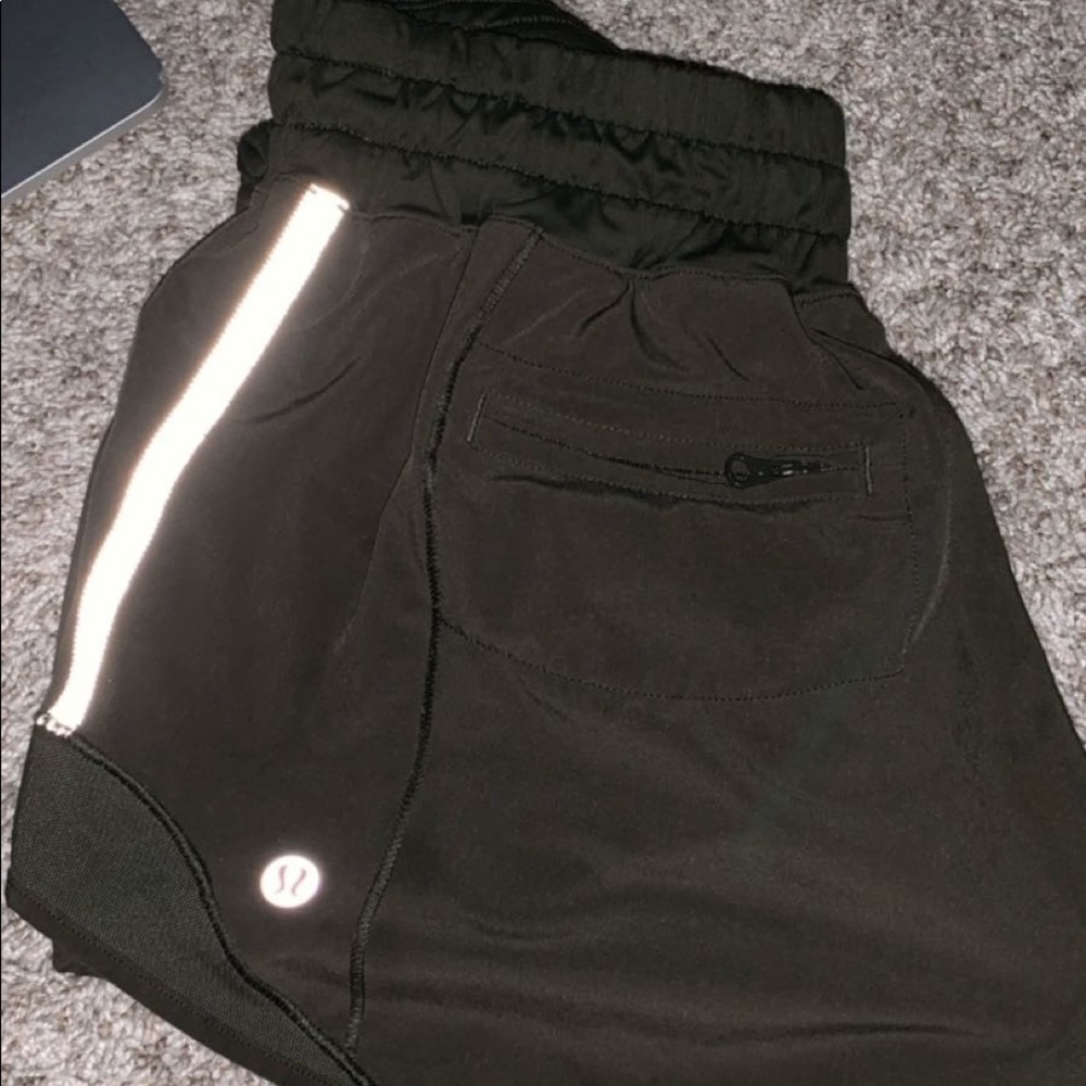green lululemon shorts!!